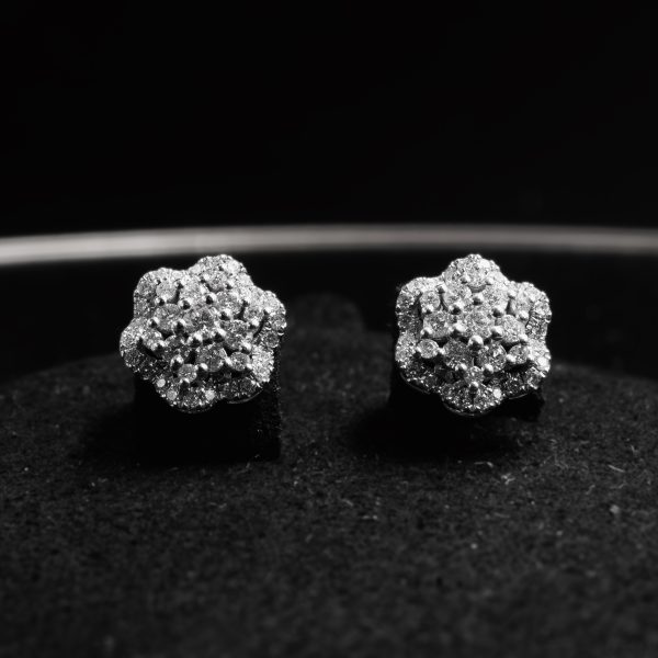 18K White Gold Flower Stud 08